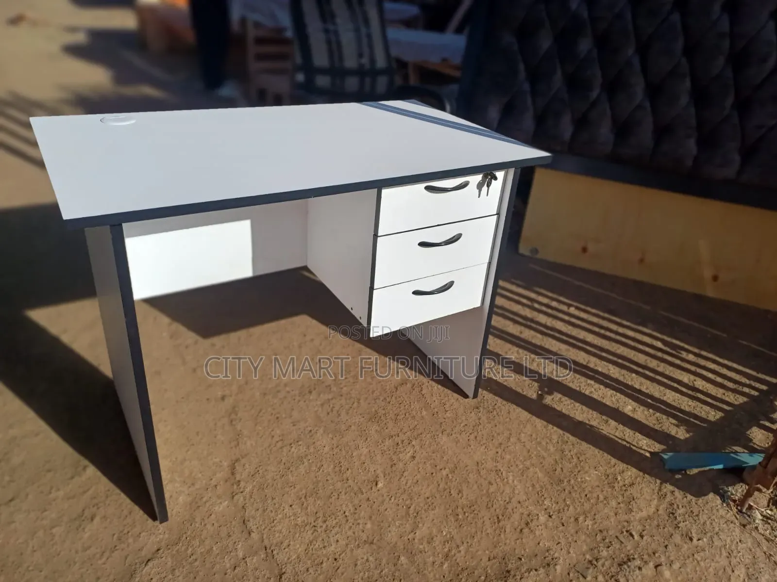 Glamorous Modern Office Desk/Study Table Offers