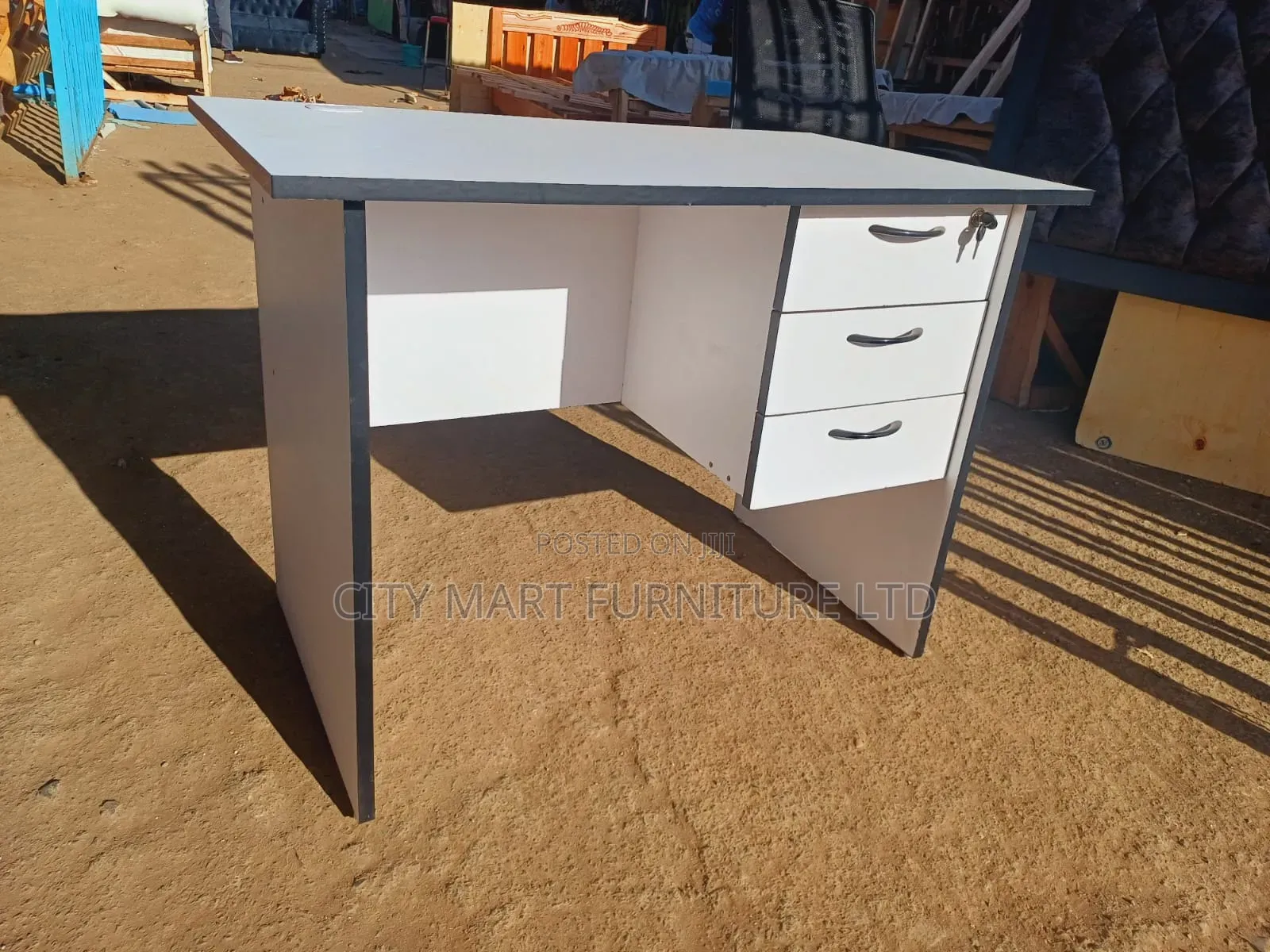 Timeless Modern Office Desk/Study Table Offers