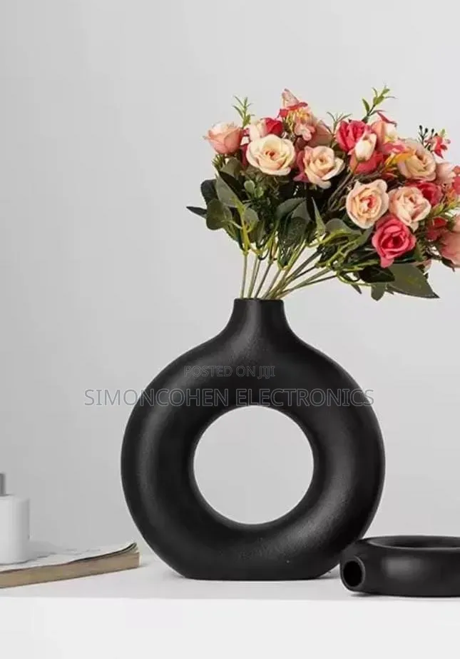Doughnut-Shape Flower Vase