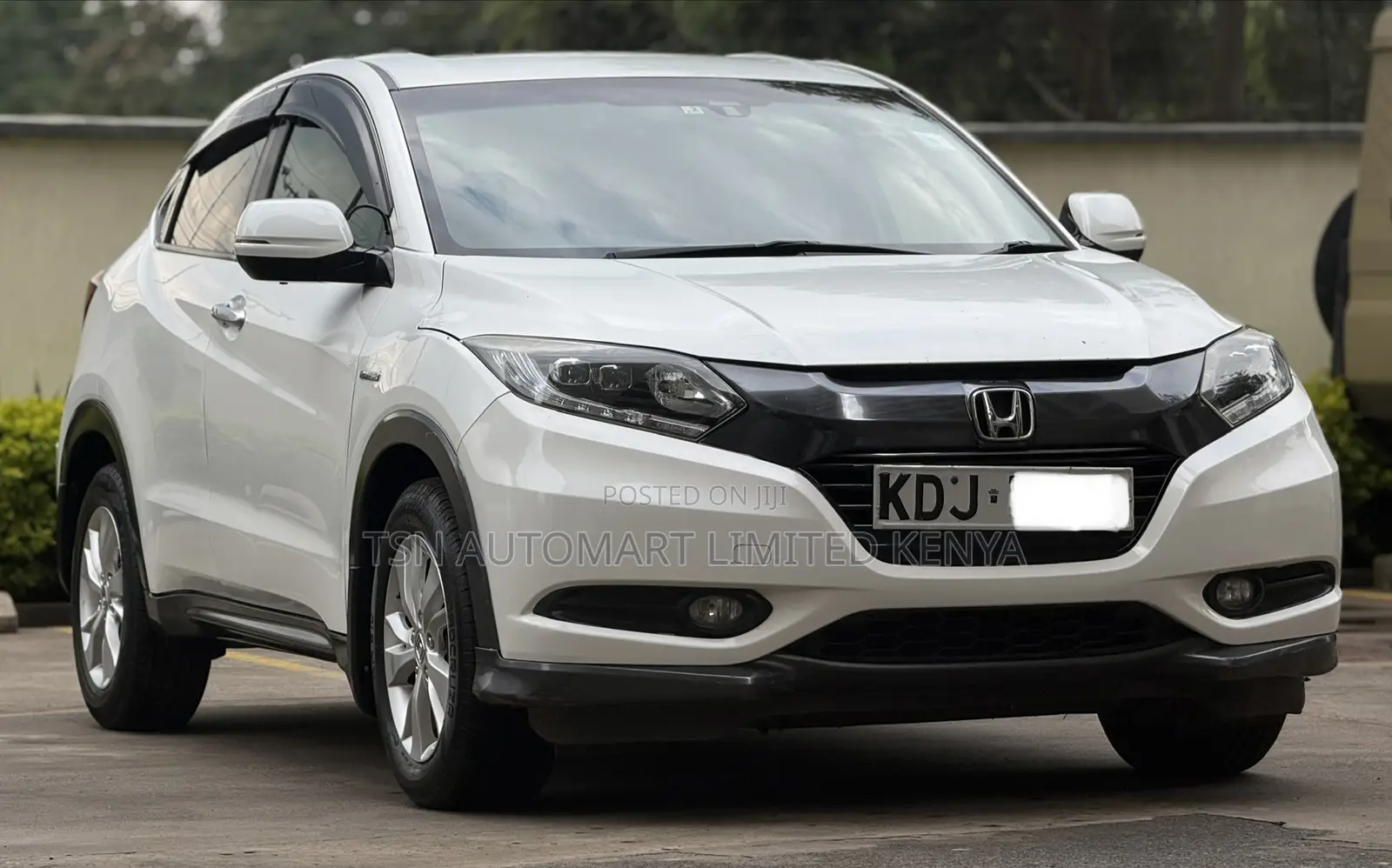 Honda Vezel 1.5 Hybrid 2WD 2015 Pearl