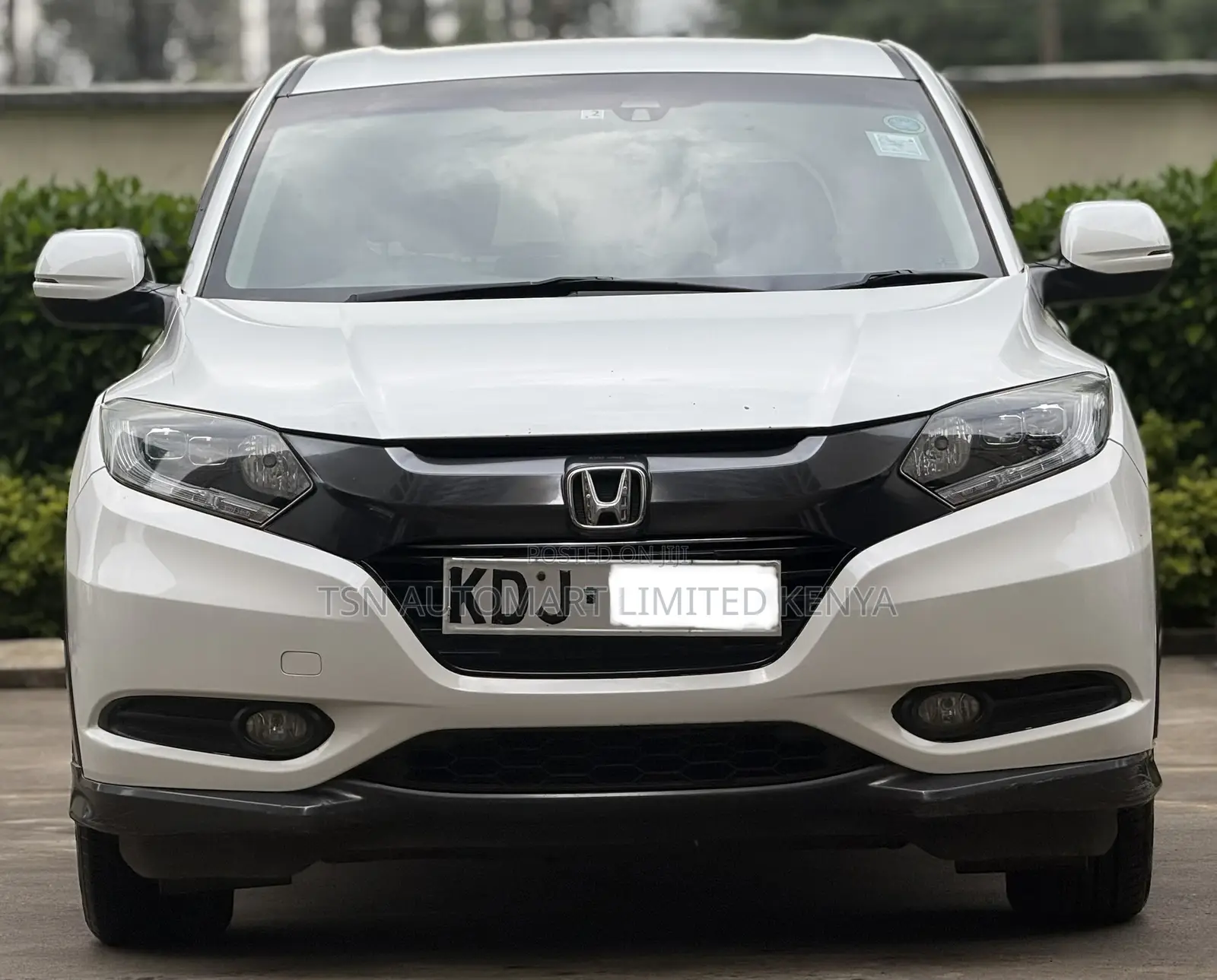 Honda Vezel 1.5 Hybrid 2WD 2015 Pearl