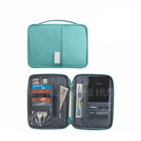 Travel Passport and Document Organizer
Size: 25.5×2×18.5cm
R.T