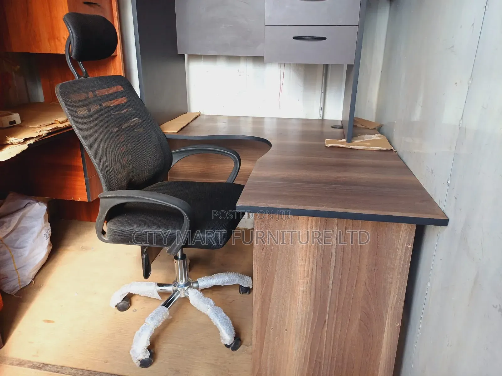 Well Polished 1.2m*1.2m Lshaped Office Desk+Headrest Chair Offers