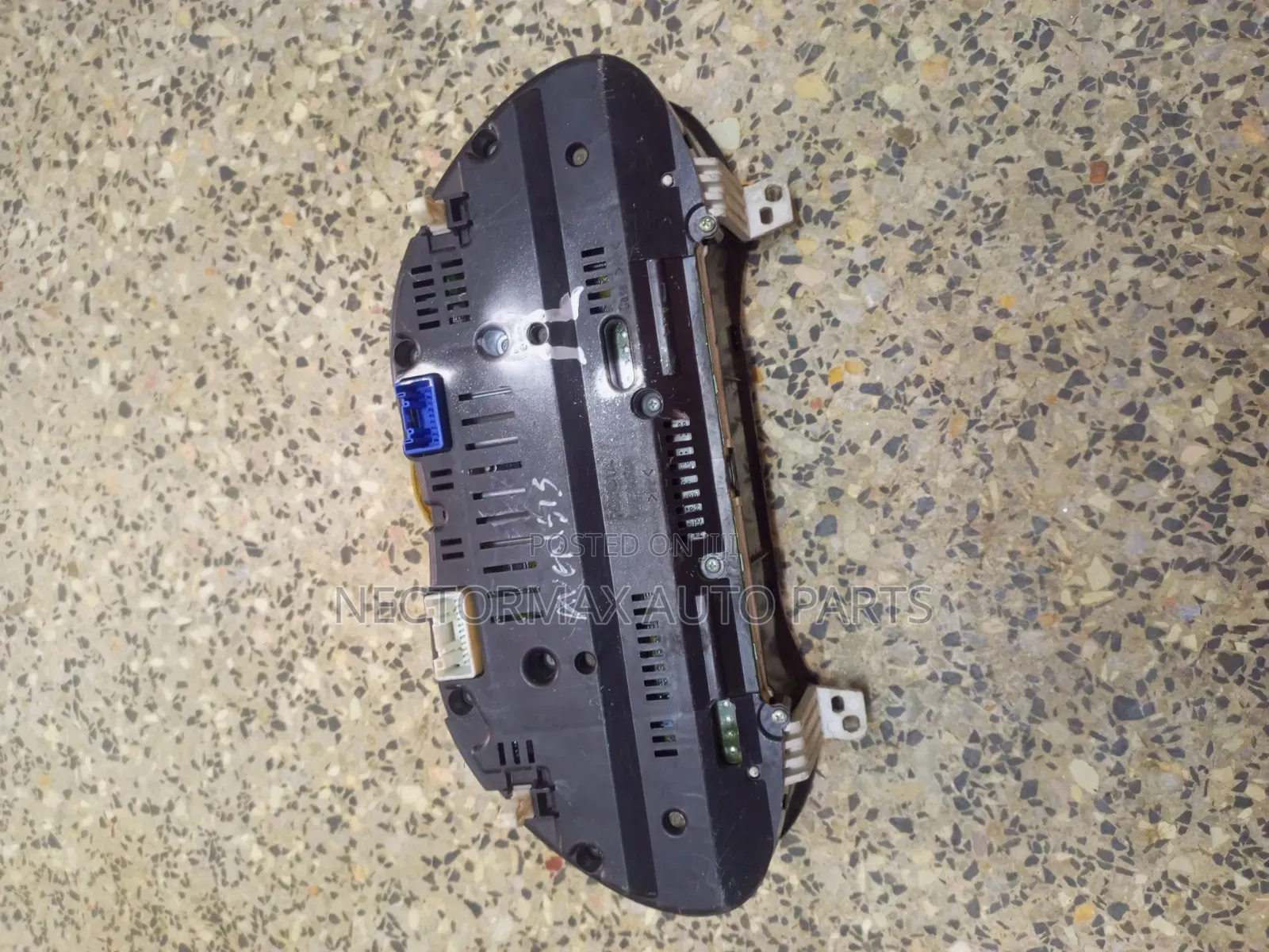 Avensis Clock
