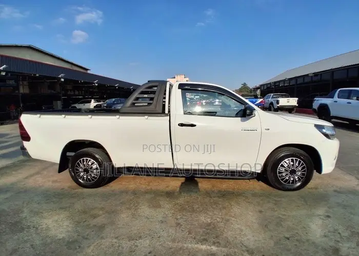 Toyota Hilux 2019 White