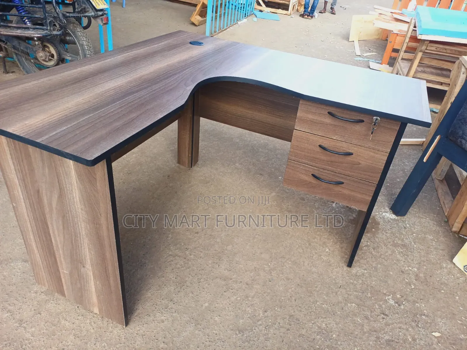 Ambitious 1.2m*1.2m Modern Lshaped Office Desk Offers
