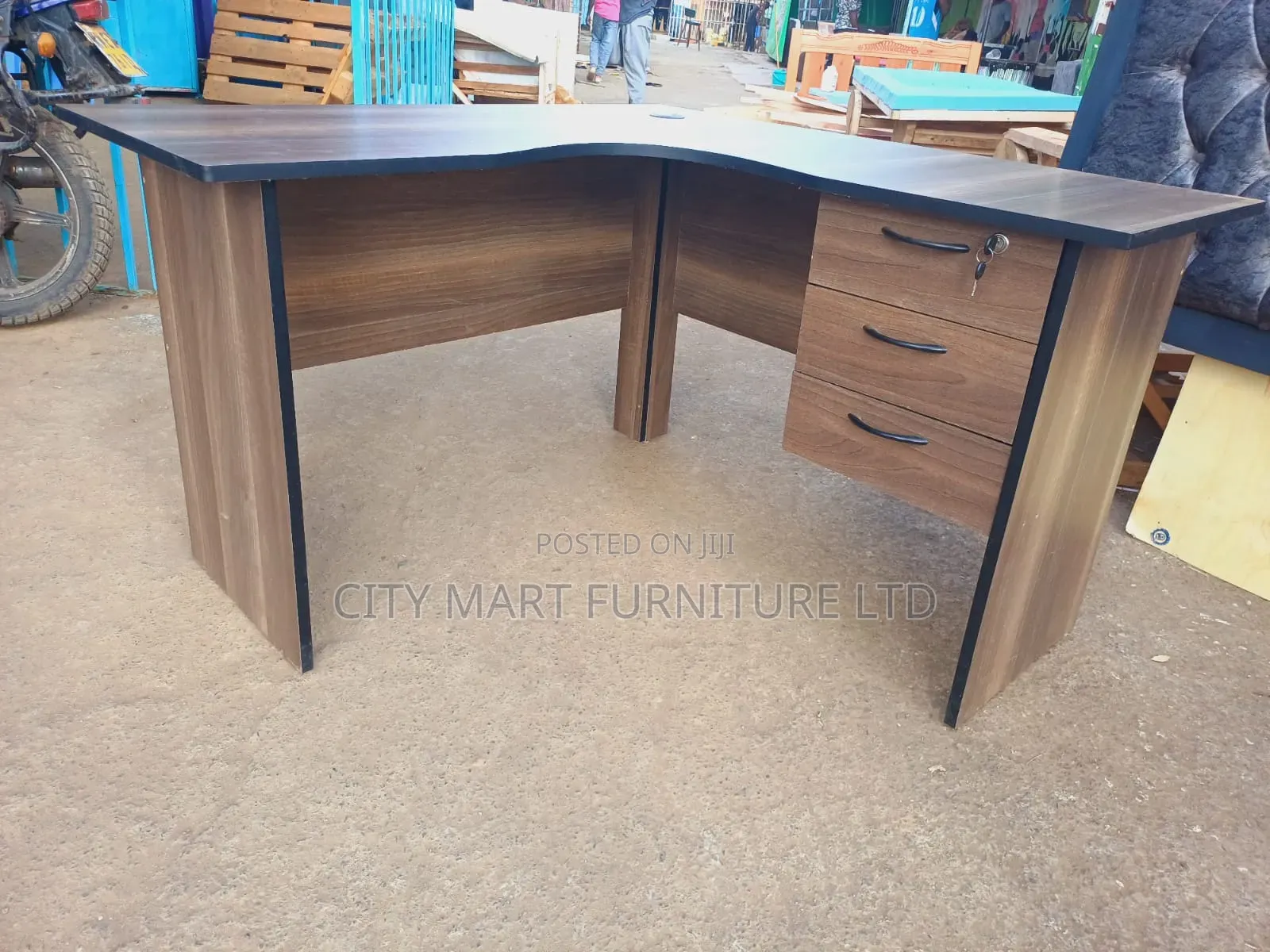 Bold 1.2m*1.2m Modern Lshaped Office Desk Offers