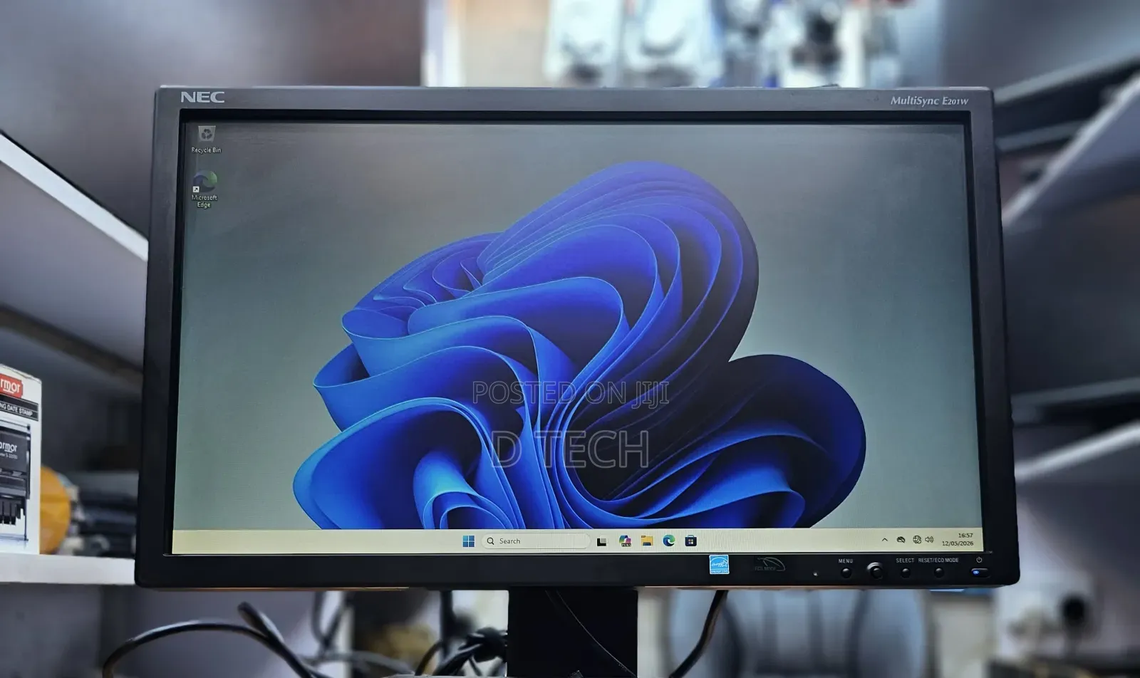 Nec E201w 20 Inch Monitor 
LCD Stretch TFT
Vga/Display/Dvi
