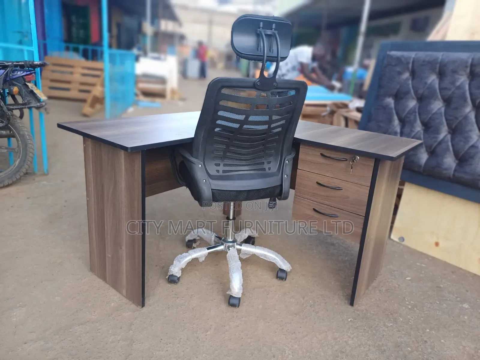 Executive 1.2m*1.2m Modern Lshaped Office Desk+Headrest Chair Offers