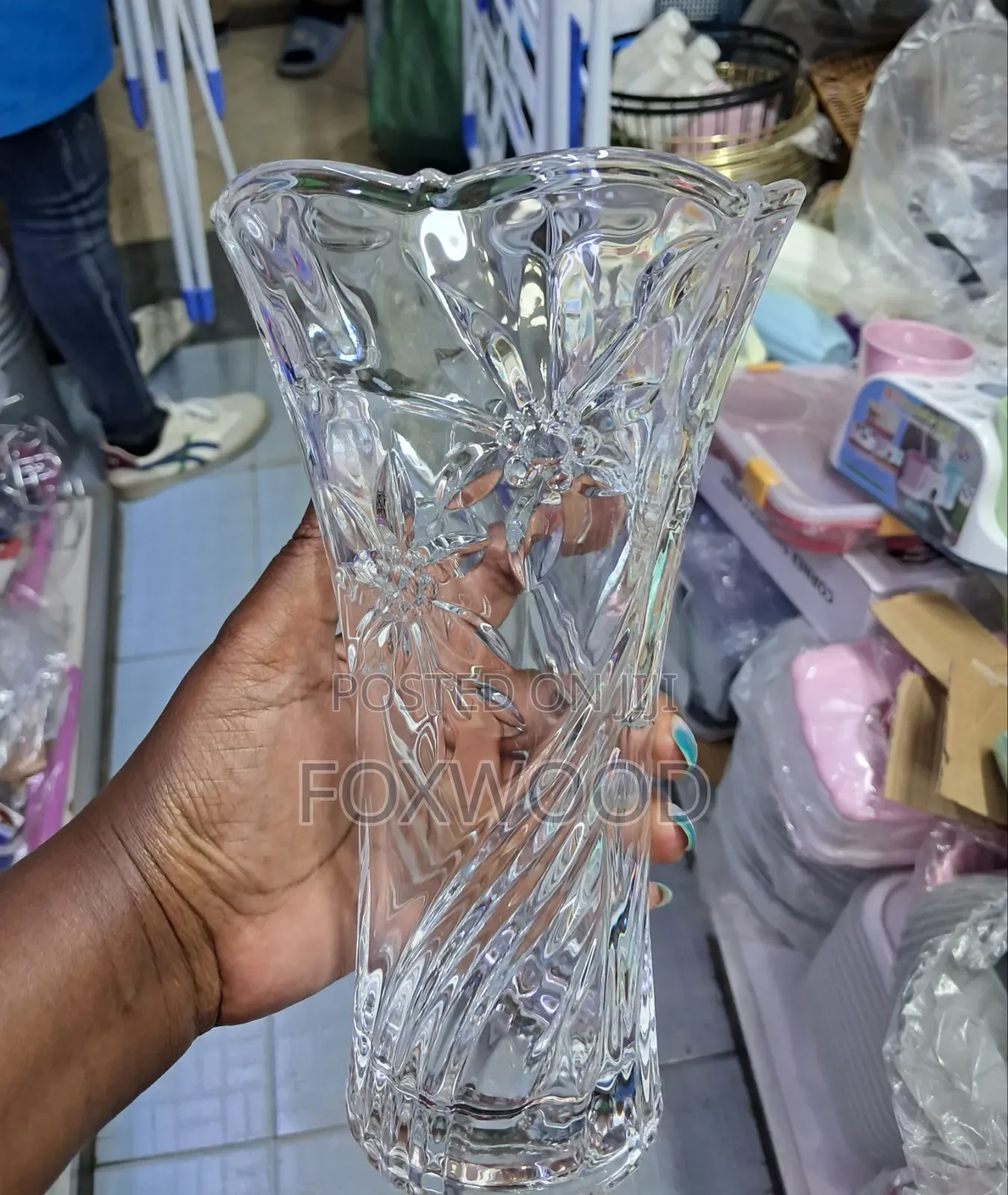 *Elegant Glass Flower Vase* 