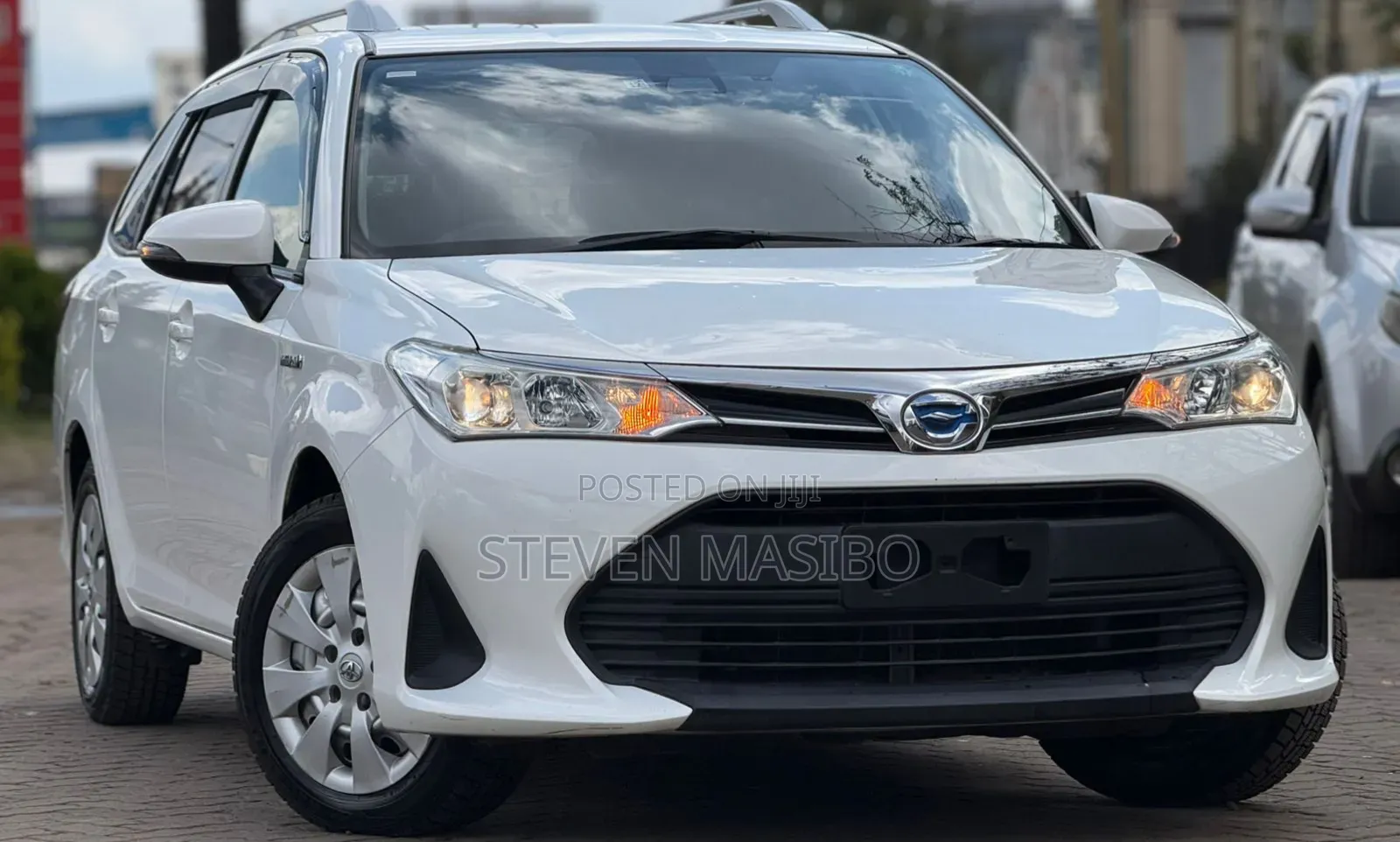 Toyota Corolla Fielder 1.5 Hybrid FWD 2019 White