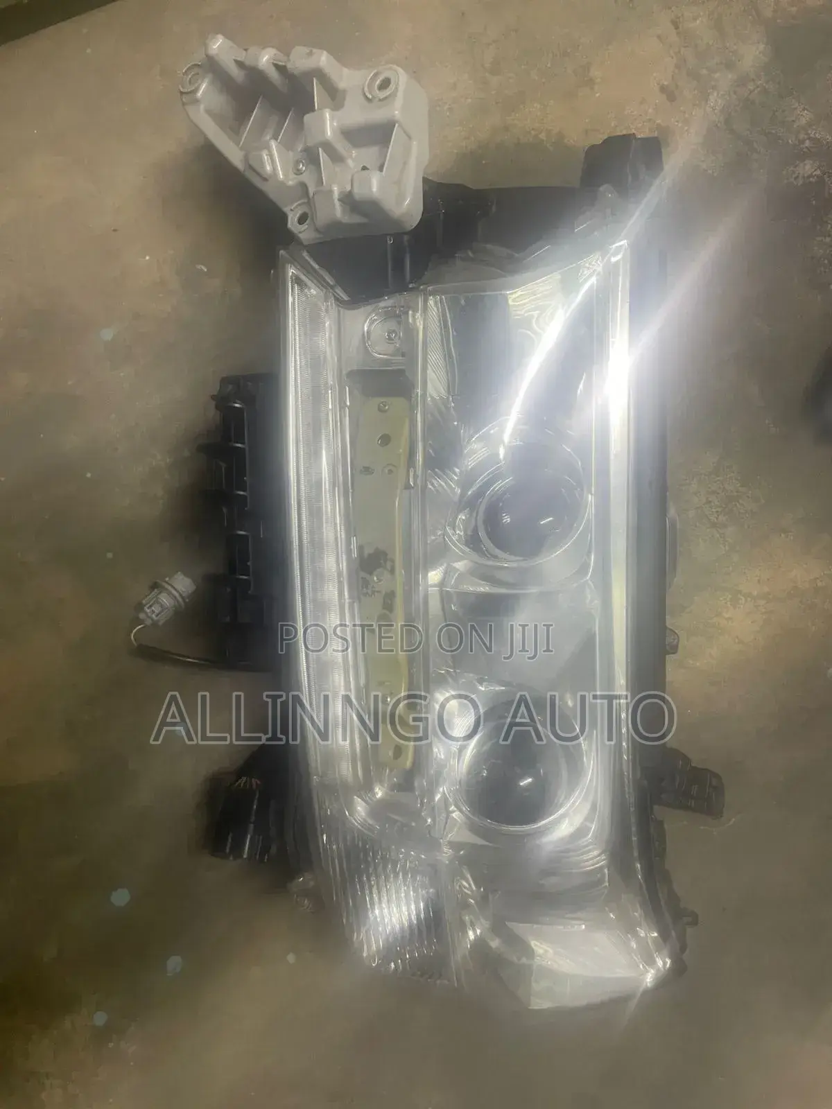 Toyota V8 Headlight