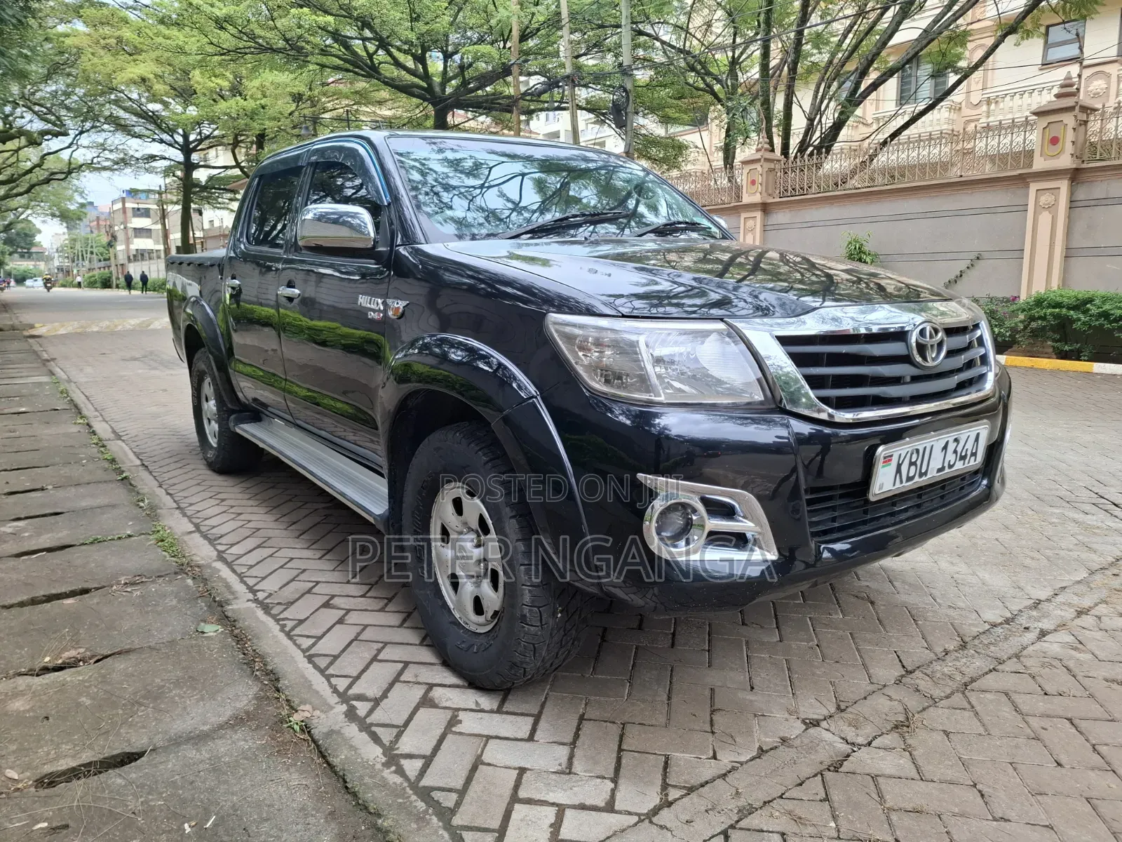Toyota Hilux 2.5 D-4D 4X4 SRX 2012 Matt Black