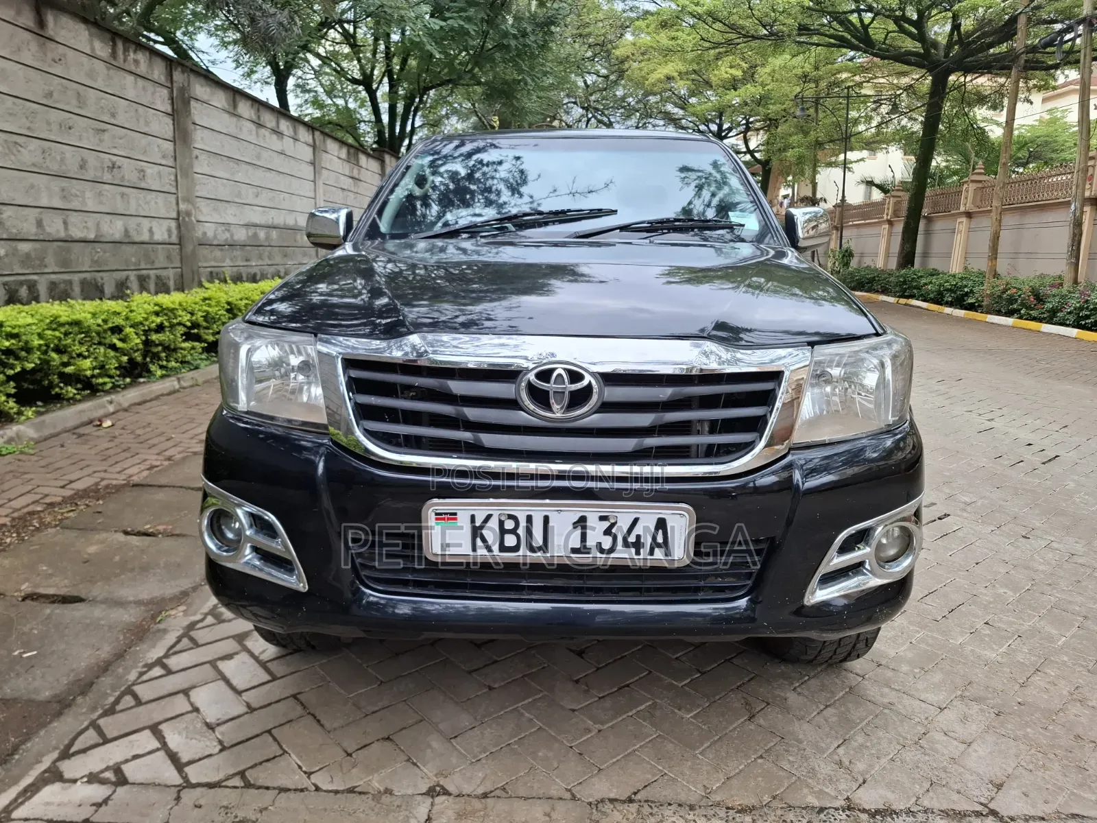 Toyota Hilux 2.5 D-4D 4X4 SRX 2012 Matt Black