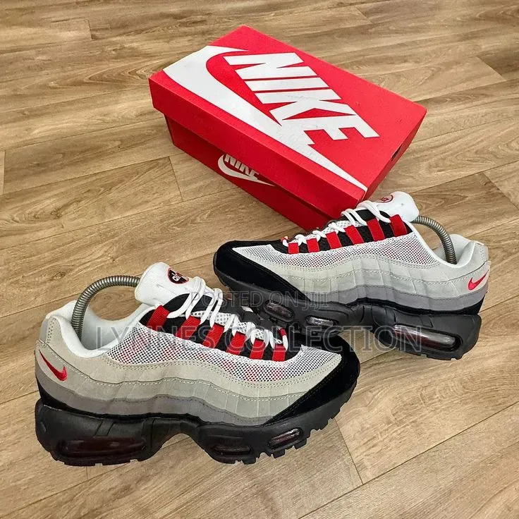 Nike Air Max 97 Sneakers - Stylish Everyday Streetwear/Red/White