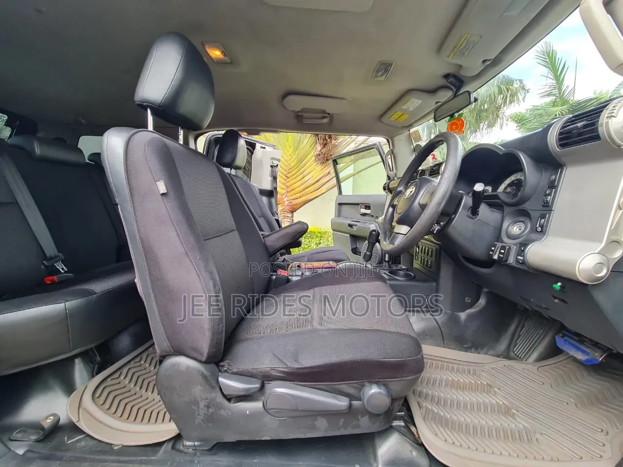 Toyota FJ Cruiser 4x4 Automatic 2012 Black