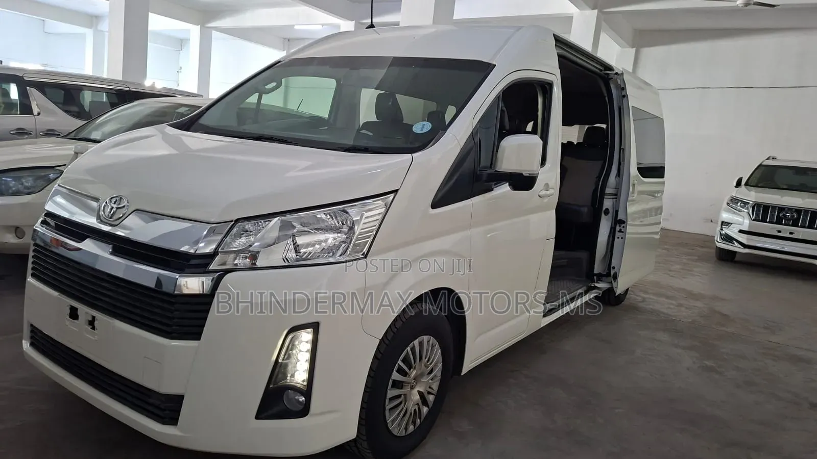 Toyota HiAce 2019 White