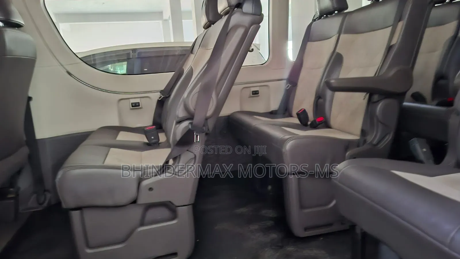Toyota HiAce 2019 White