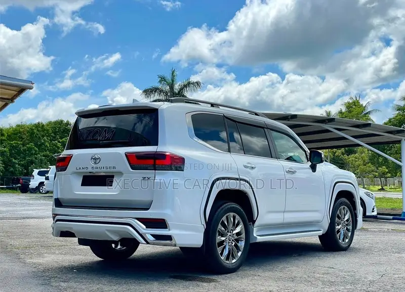 Toyota Land Cruiser 300 Modellista Body Kit