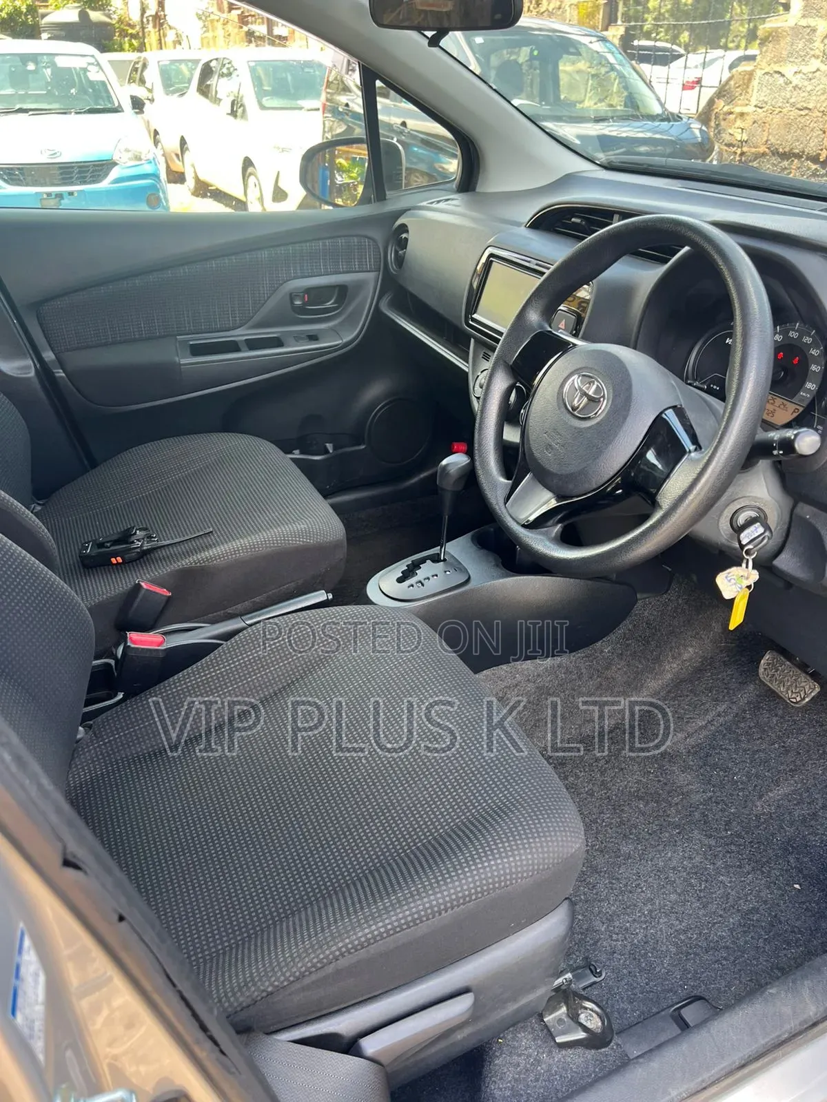 Toyota Vitz 1.3 FWD 5dr 2018 Silver