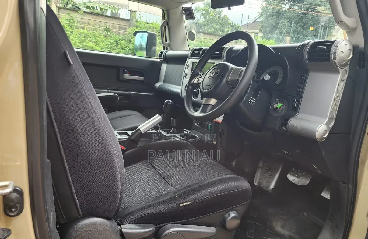 Toyota FJ Cruiser 2012