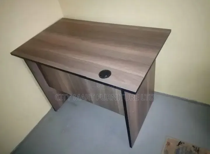 Seamless Modern Office Desk/Study Table Offers