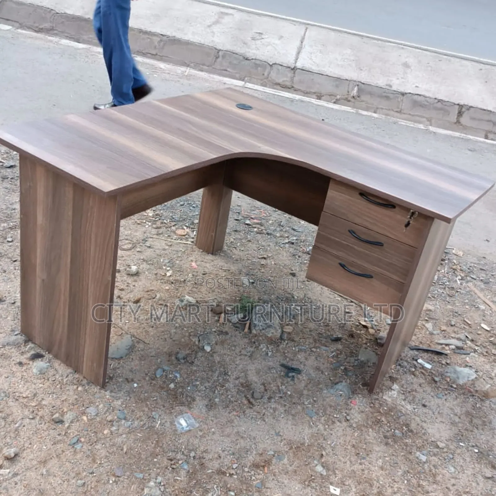 Smooth Finished Modern Lshaped Office Desk/Study Table Offers