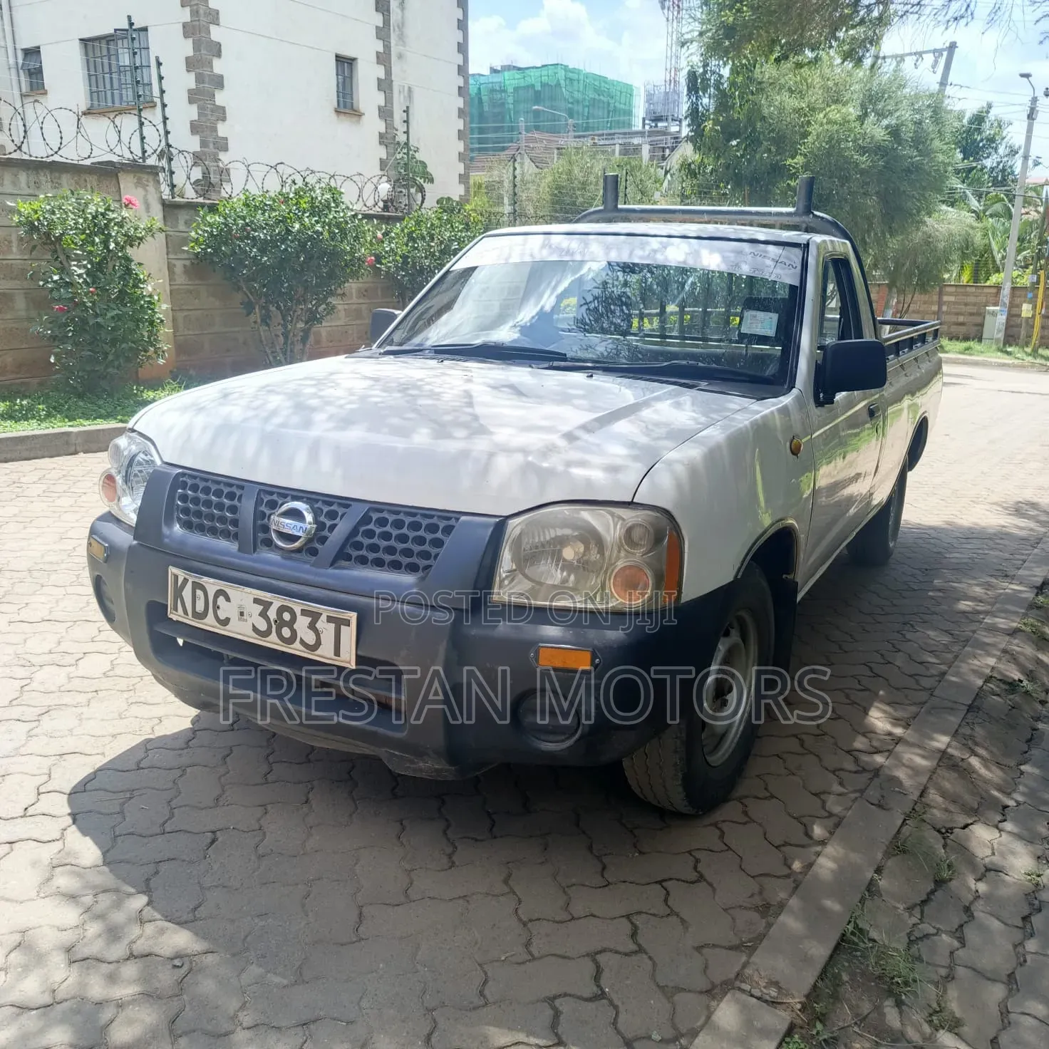 Nissan Hardbody 2002 White