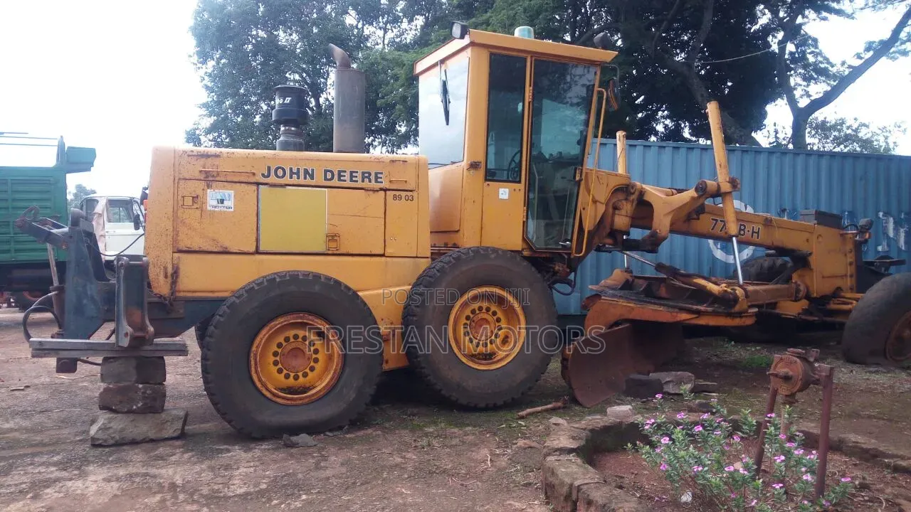 John Deere Grader