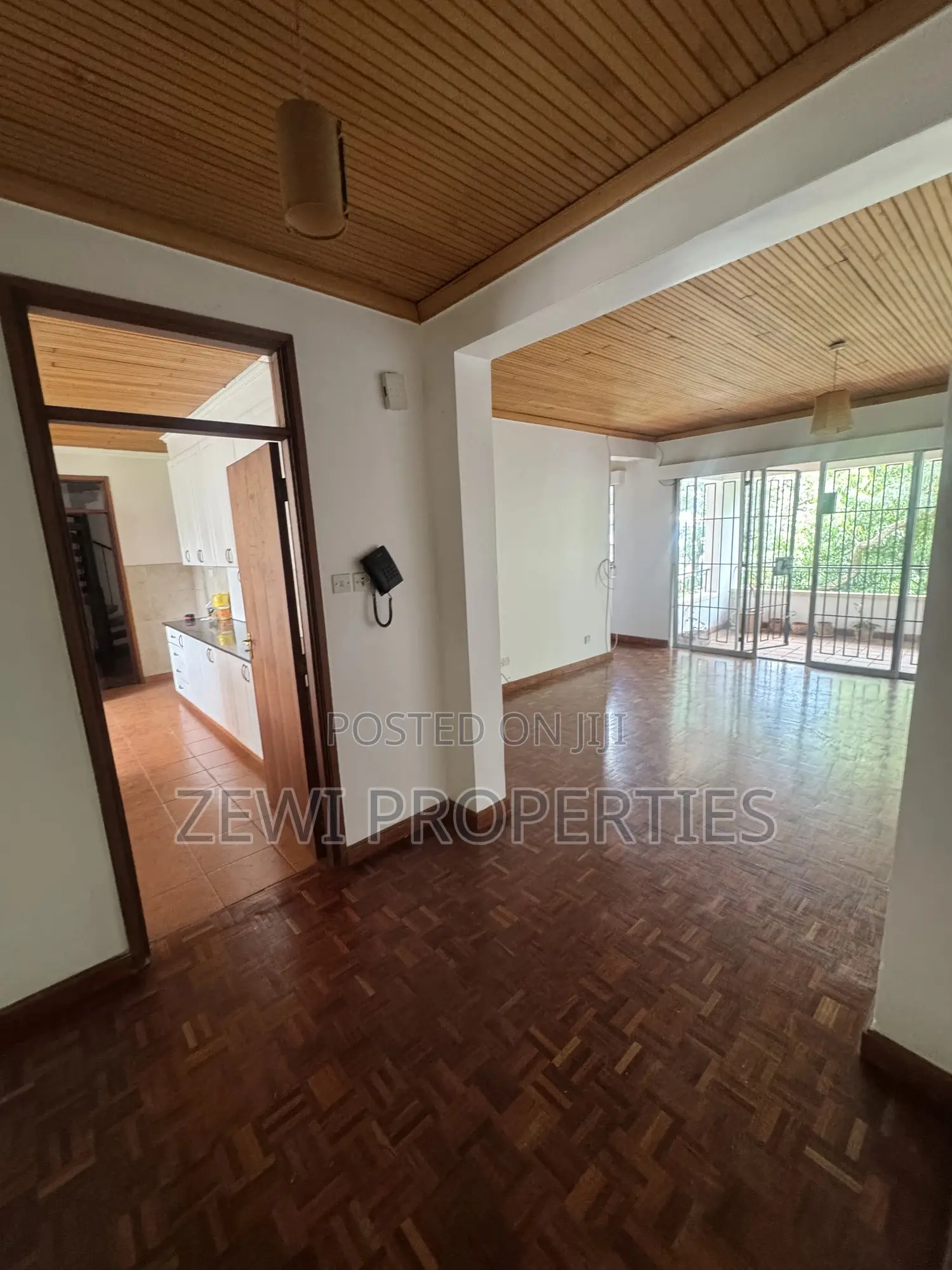 4bdrm Penthouse in State House Area for rent