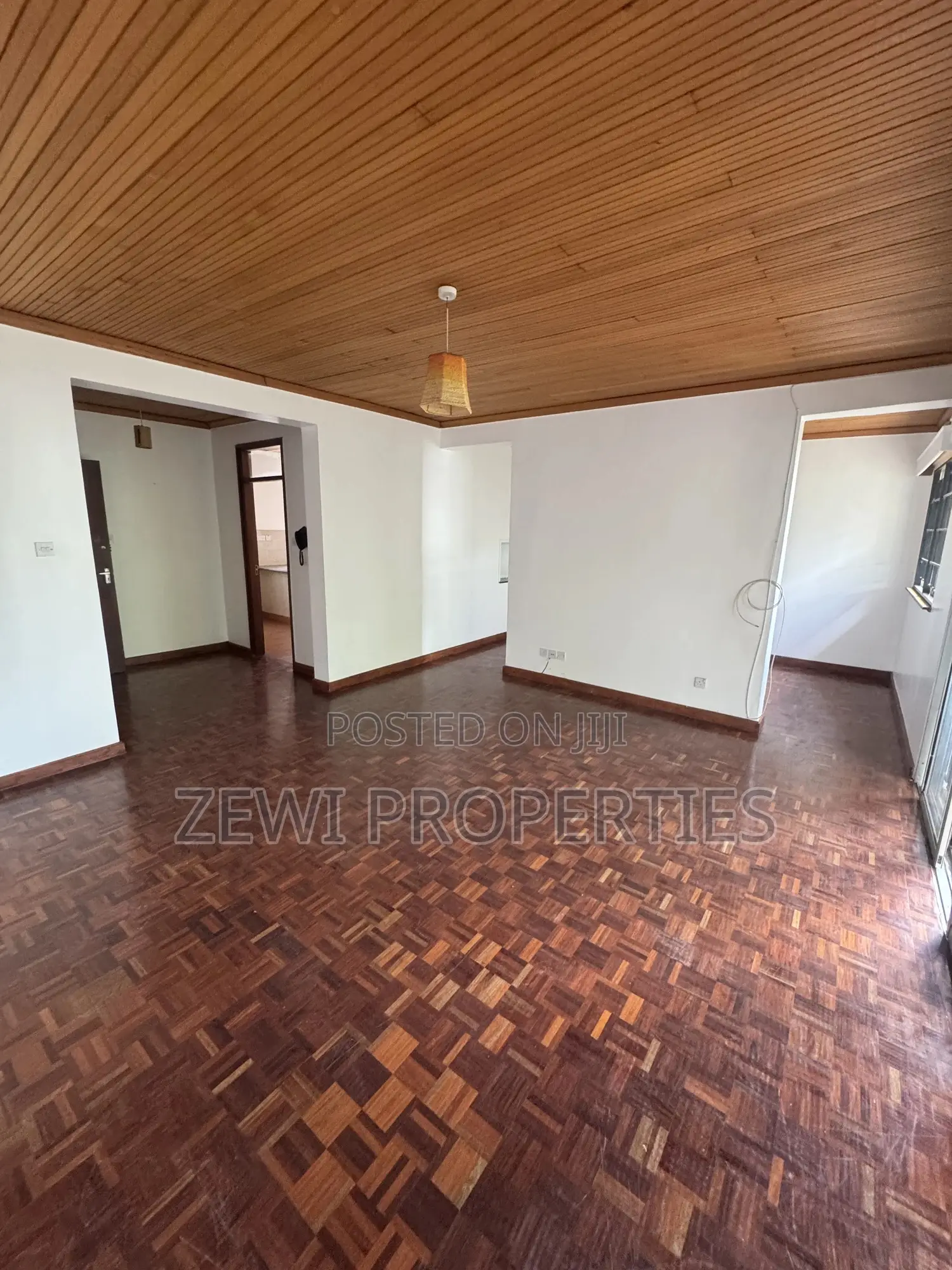 4bdrm Penthouse in State House Area for rent