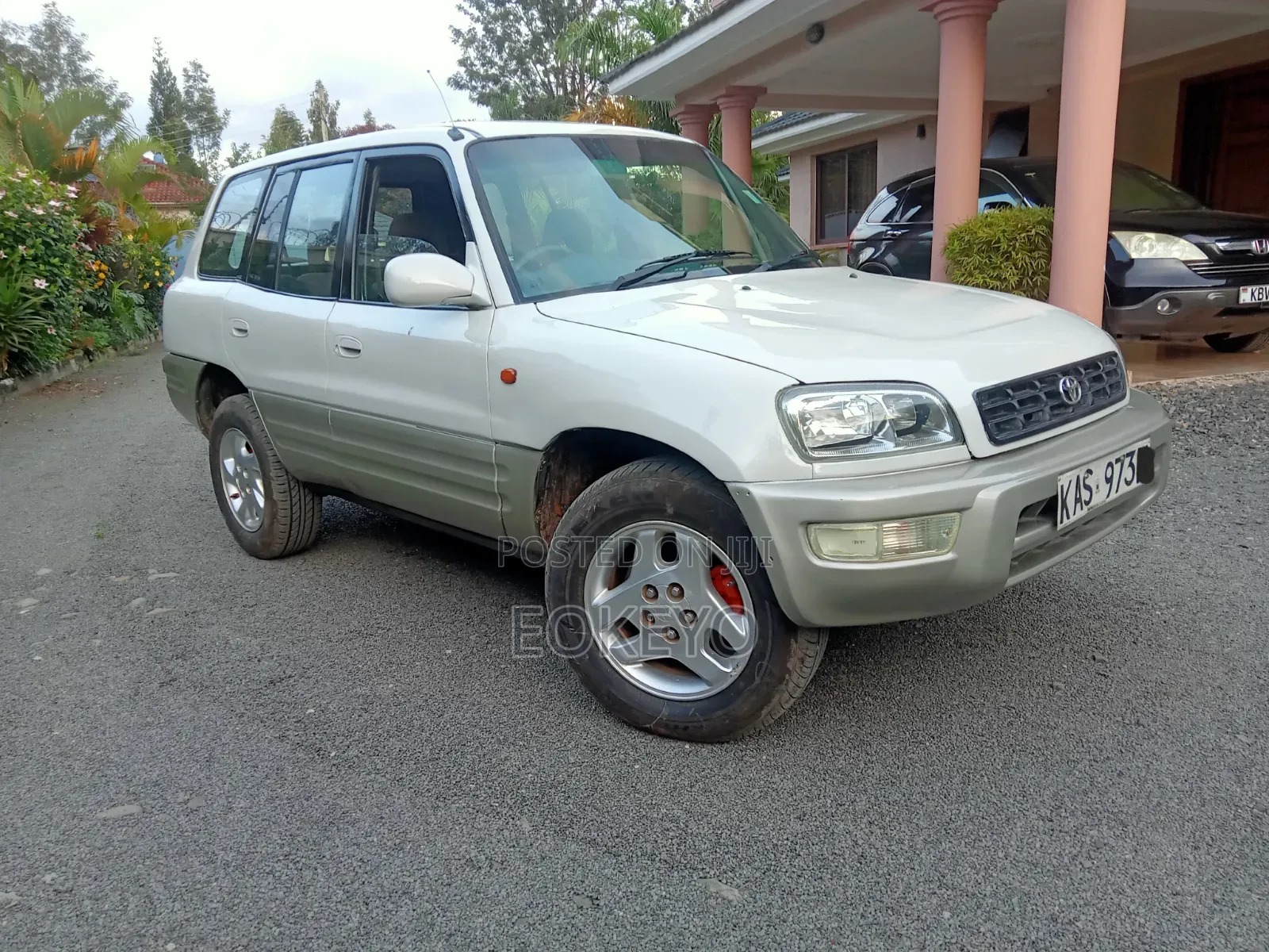 Toyota RAV4 Base FWD 1997 White