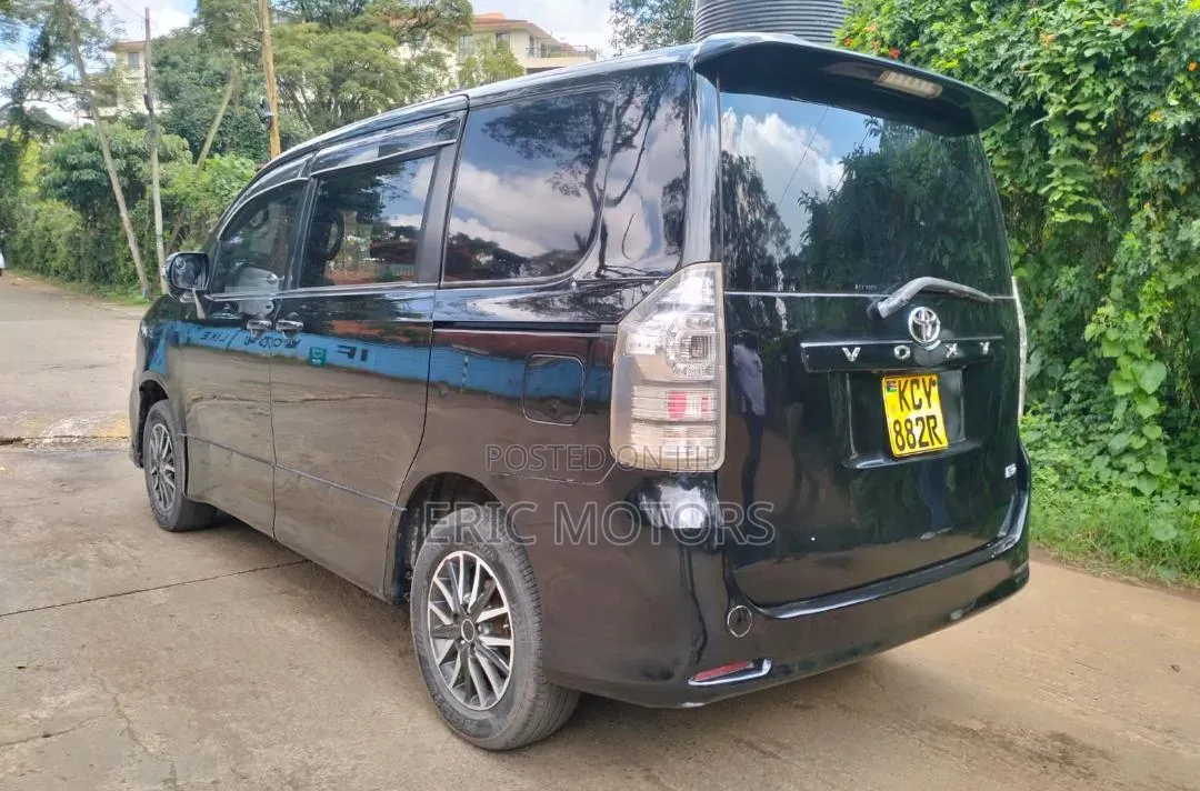 Toyota Voxy 2013 Black