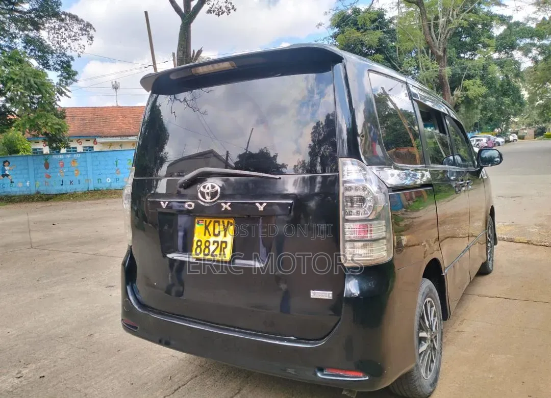 Toyota Voxy 2013 Black