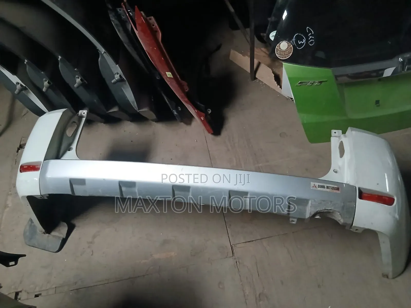 Mitsubishi Delica D5 Rear Bumper (3pcs)