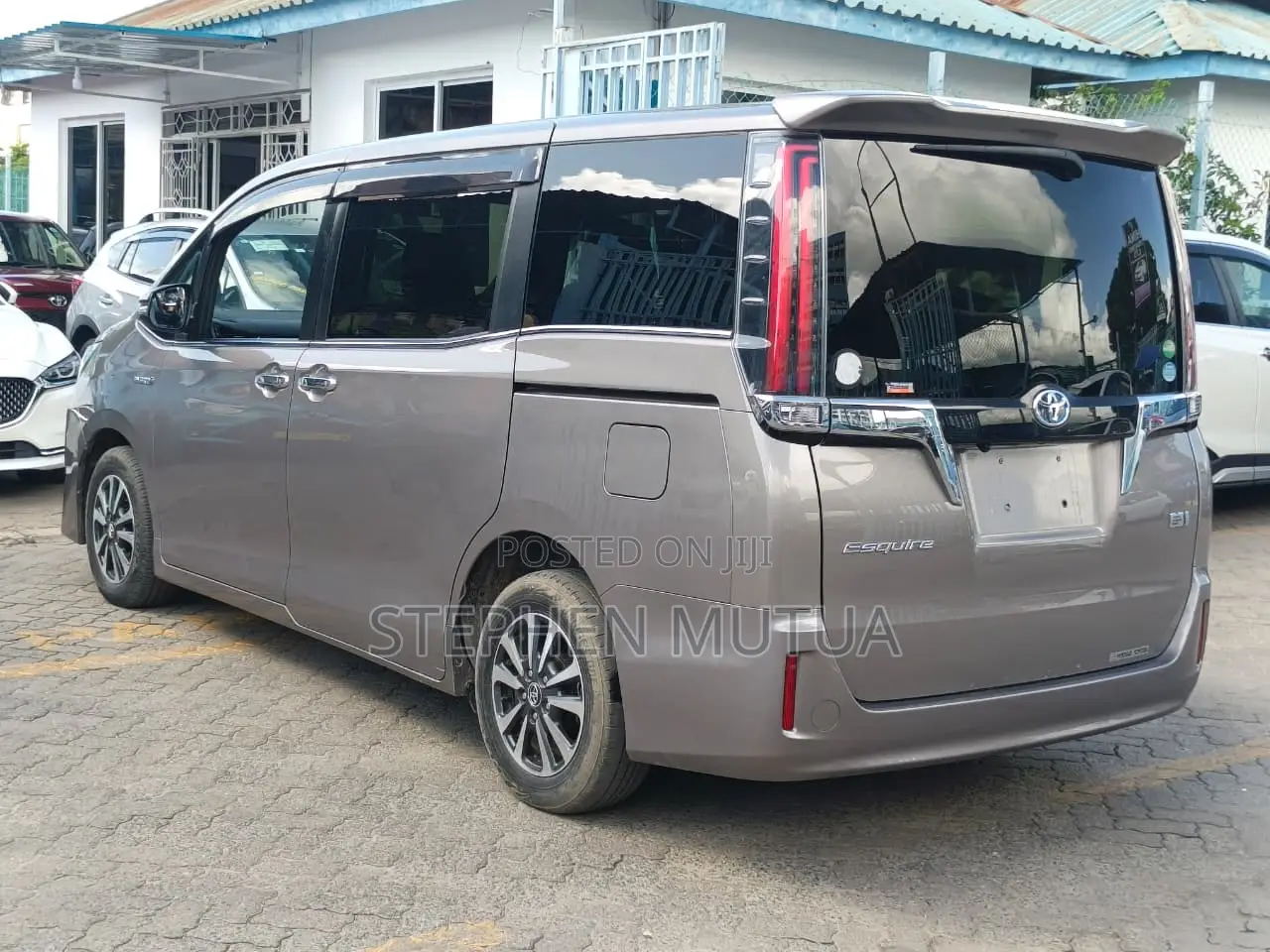 Toyota Esquire 1.8 FWD Hybrid (7 seater) 2019 Gray