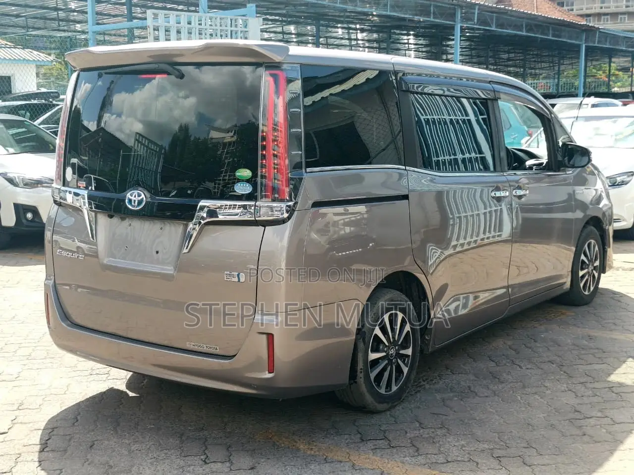 Toyota Esquire 1.8 FWD Hybrid (7 seater) 2019 Gray