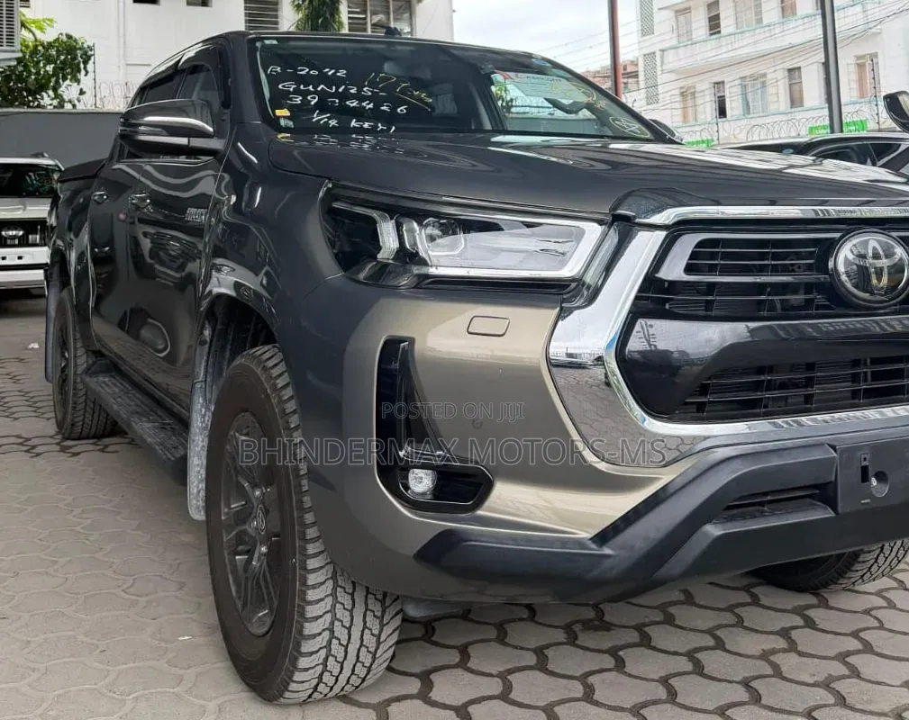 Toyota Hilux 2021 Gray