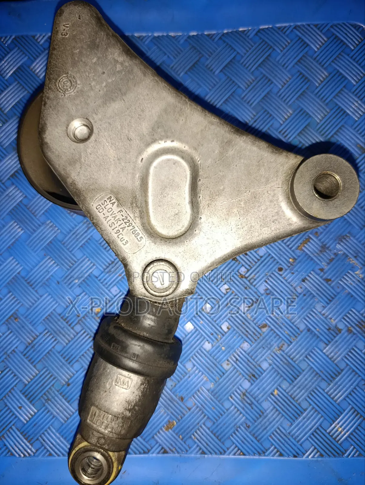 Toyota (Voxy, Noah, Avensis, Vanguard,Harrier)-1az/2az Belt Tensioner