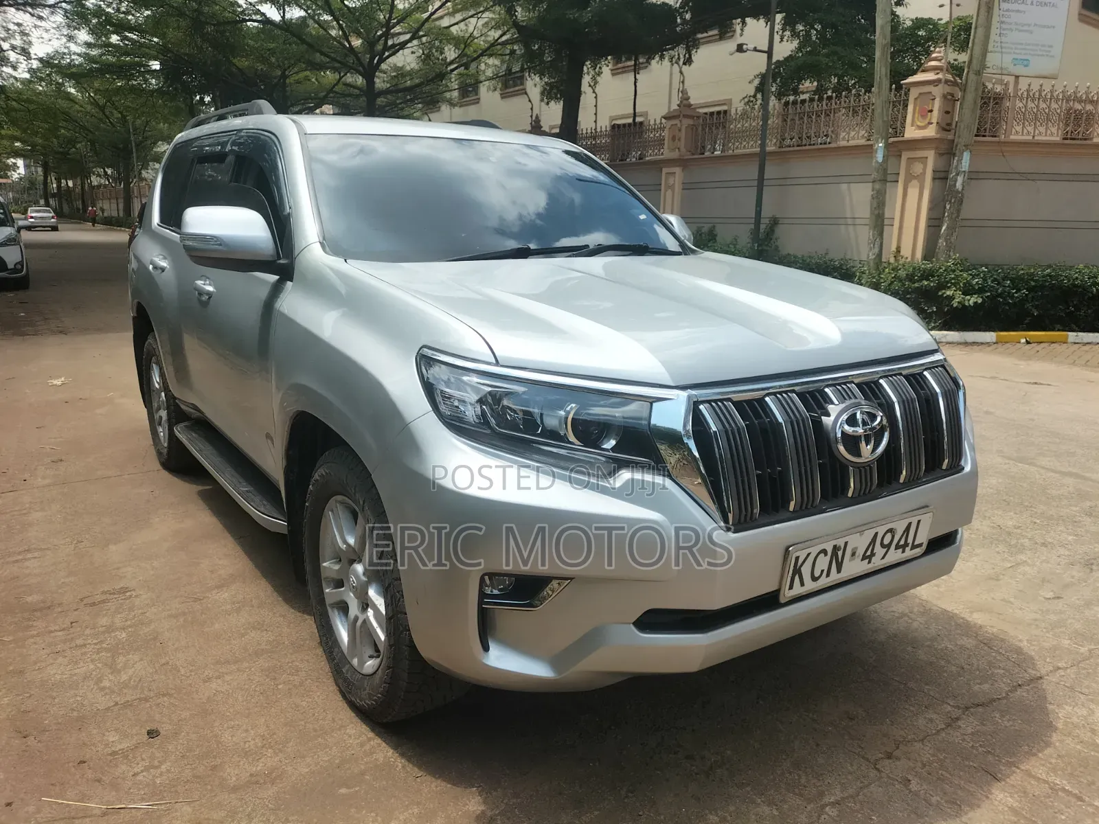 Toyota Land Cruiser Prado 2010 Silver