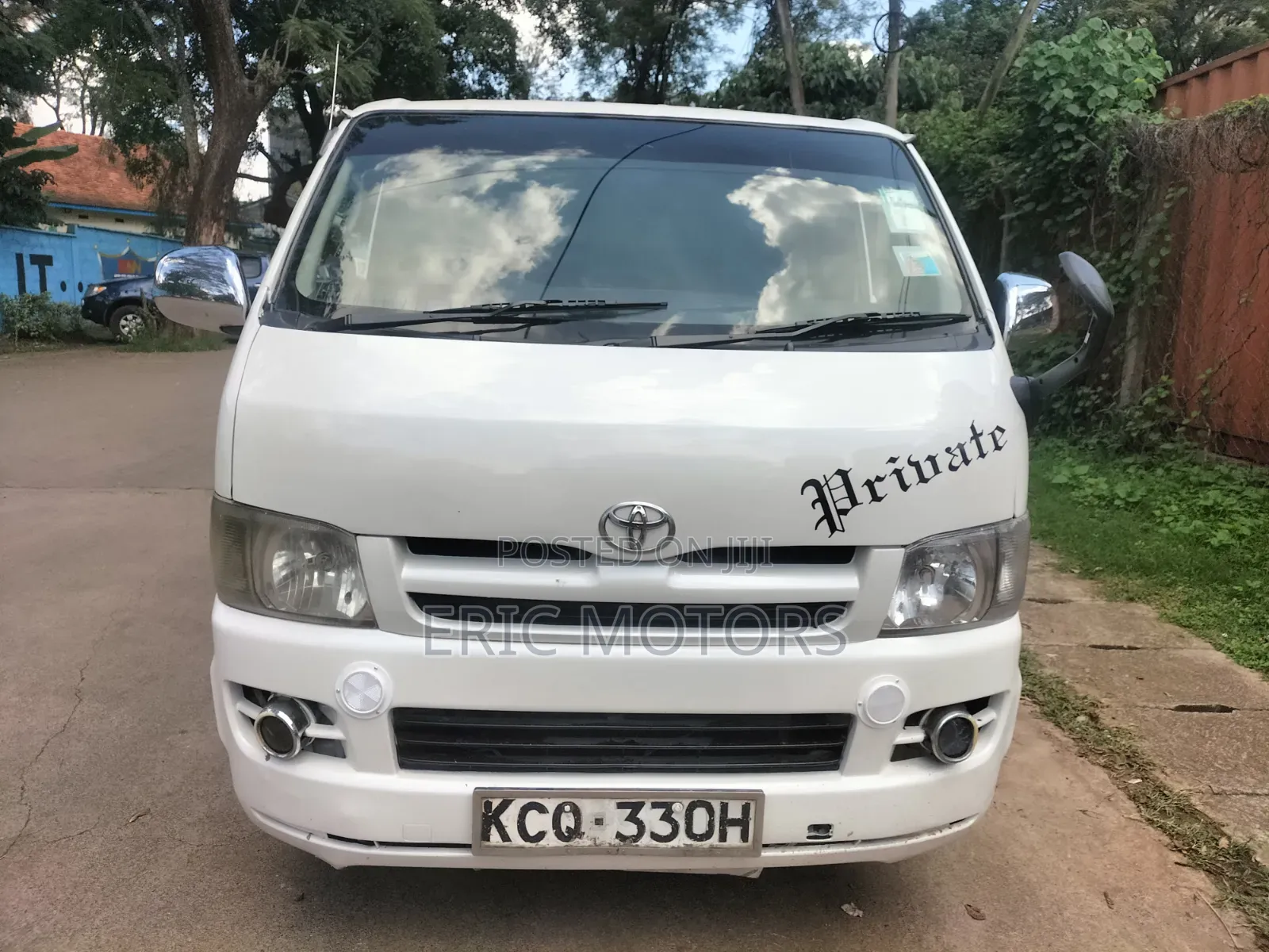 Toyota HiAce 2011 White