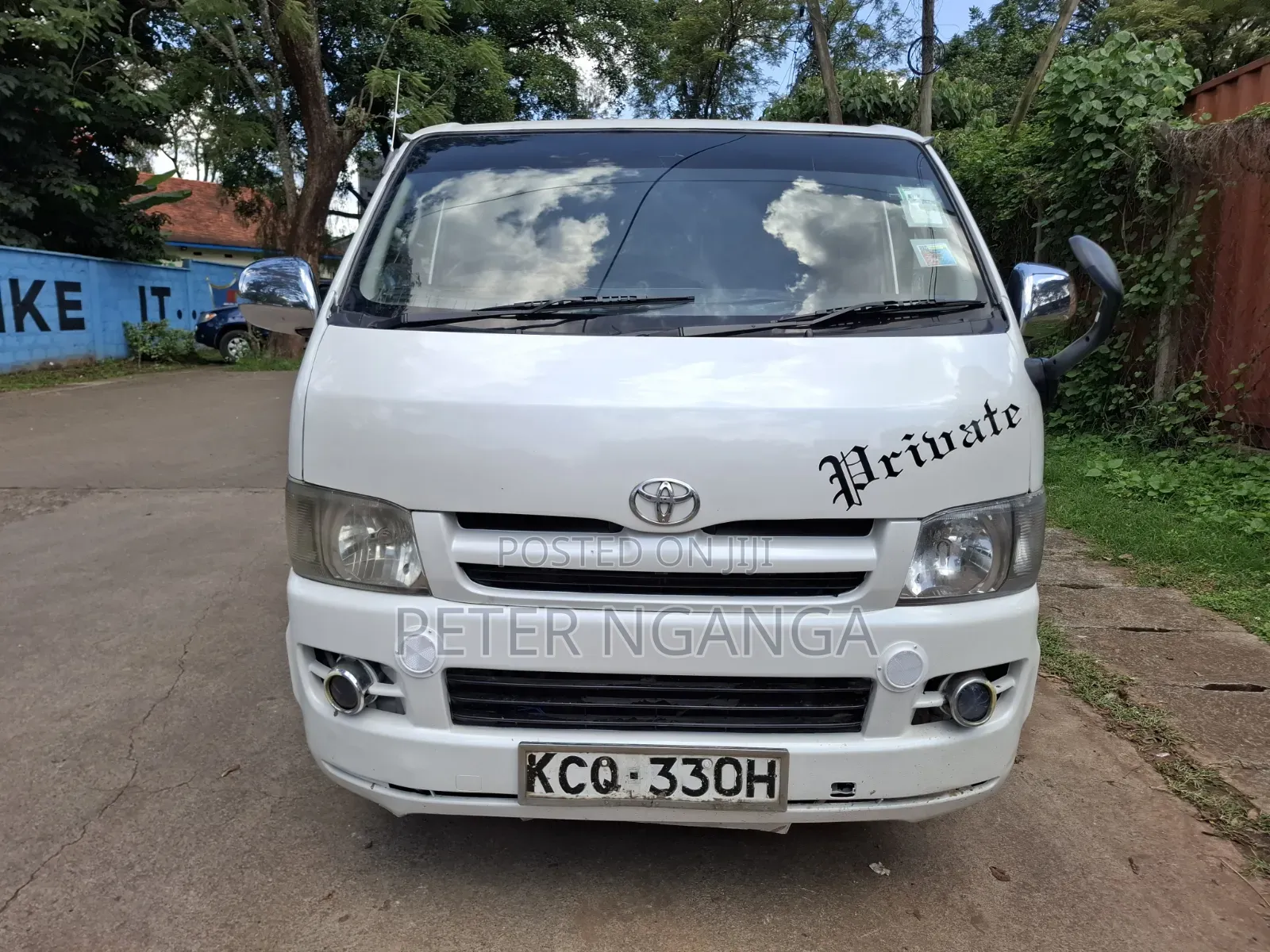 Toyota HiAce 2011 White