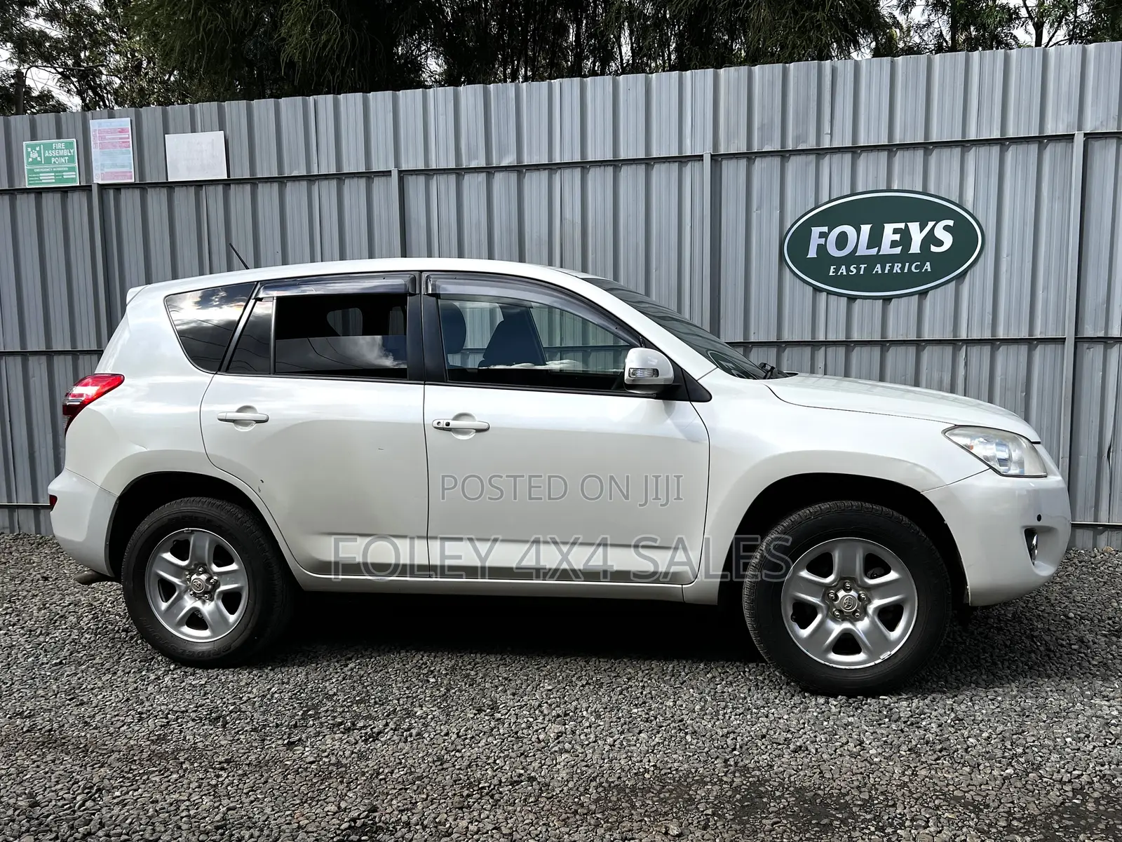 Toyota RAV4 Limited FWD (2.5L 4cyl 6A) 2016 White