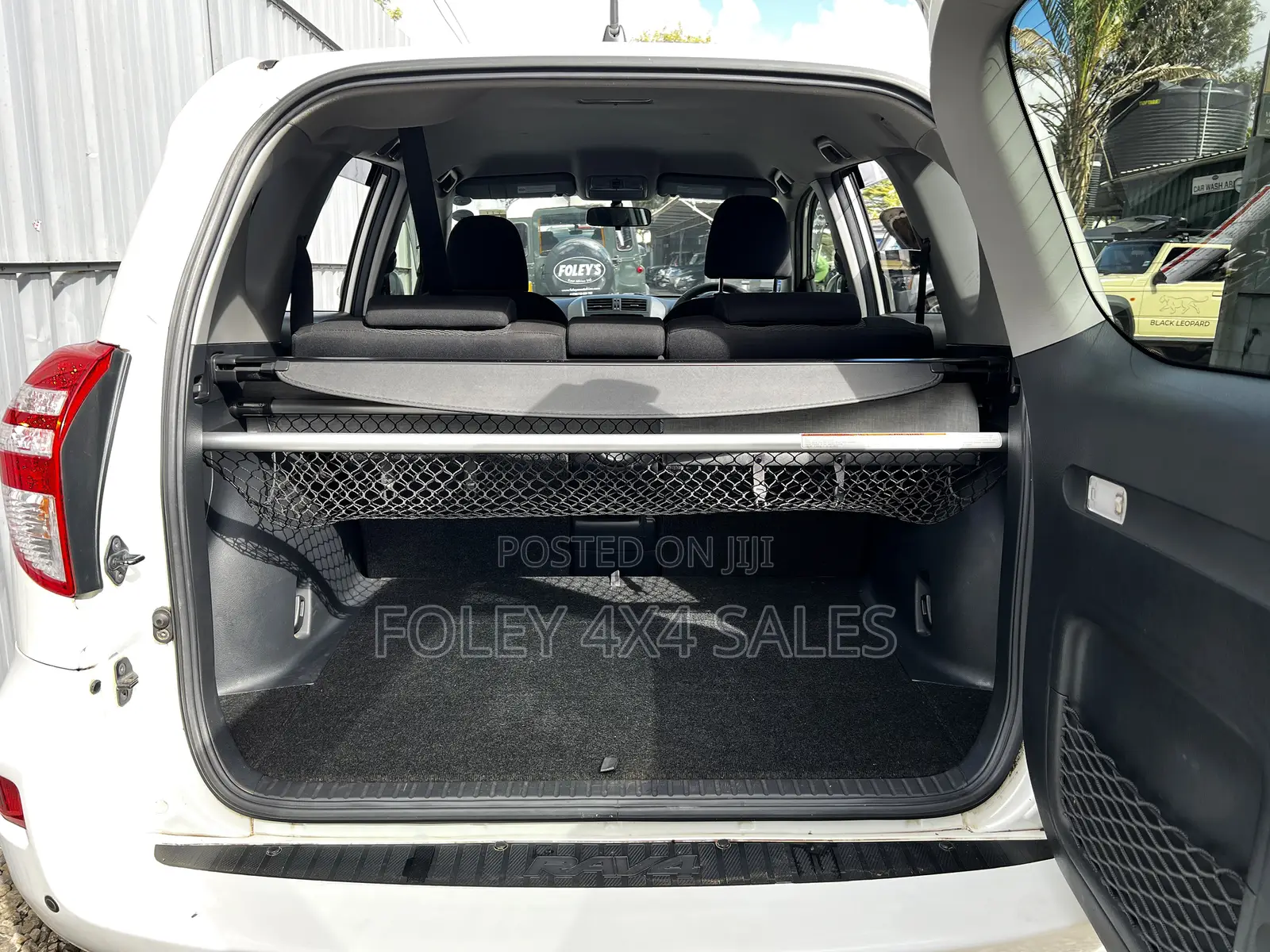 Toyota RAV4 Limited FWD (2.5L 4cyl 6A) 2016 White