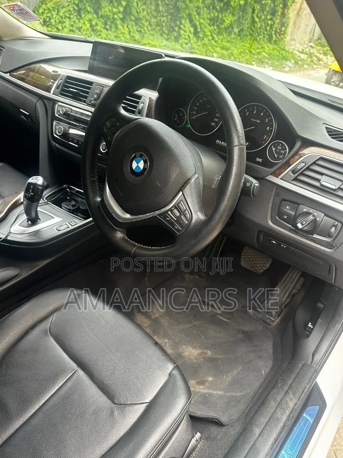 BMW 320i Sedan RWD 2016 White