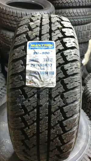 235/65r17 Maxtrek a/T