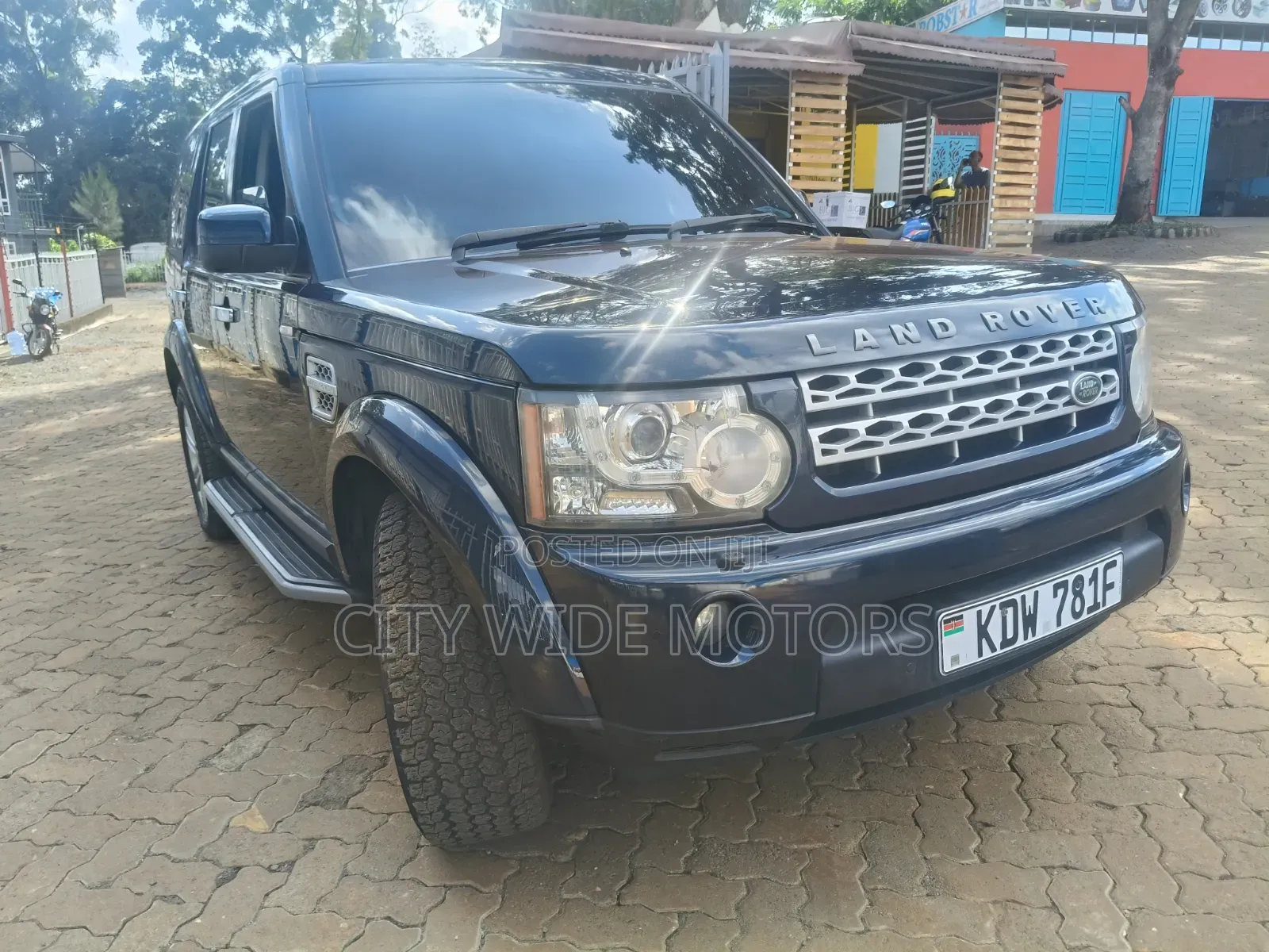 Land Rover Discovery 2014 Blue