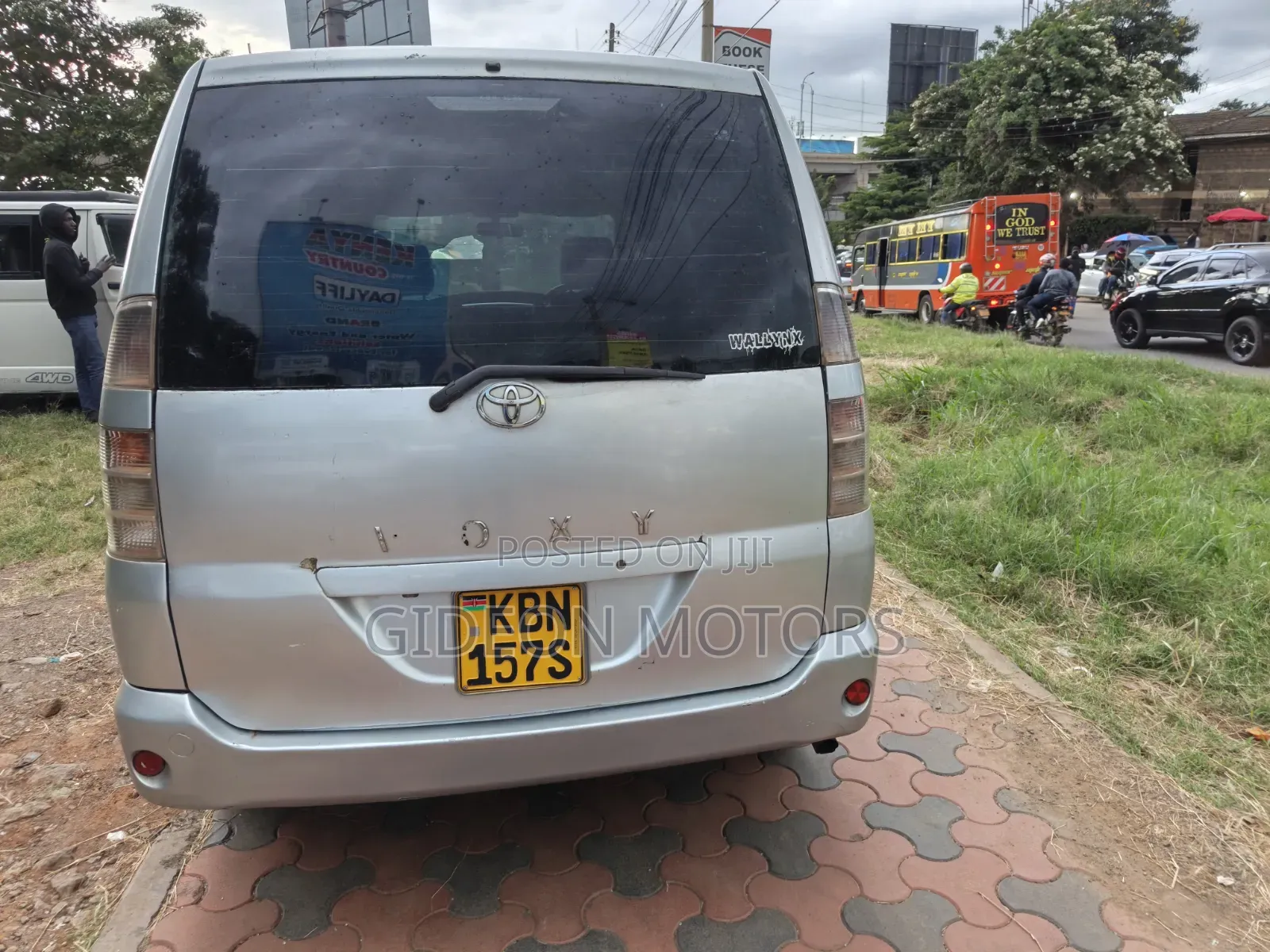 Toyota Voxy 2004 Silver