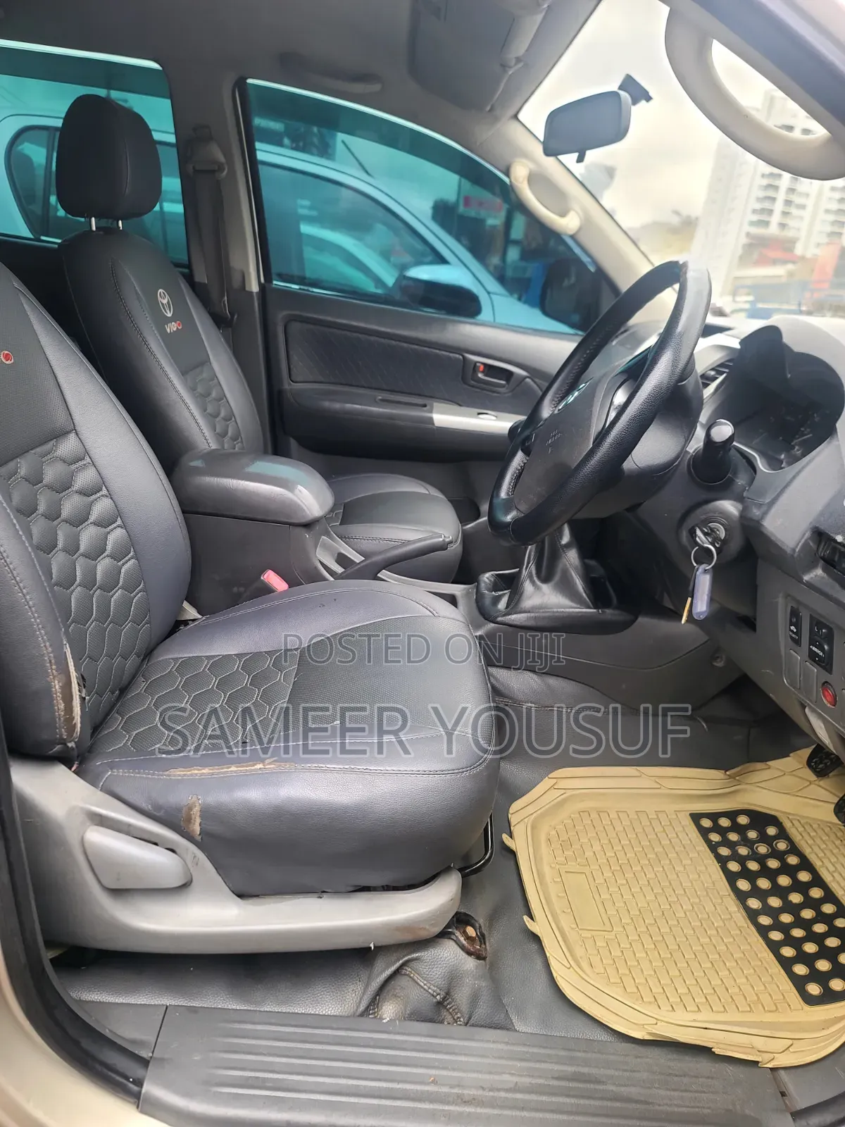 Toyota Hilux 2011 Gold