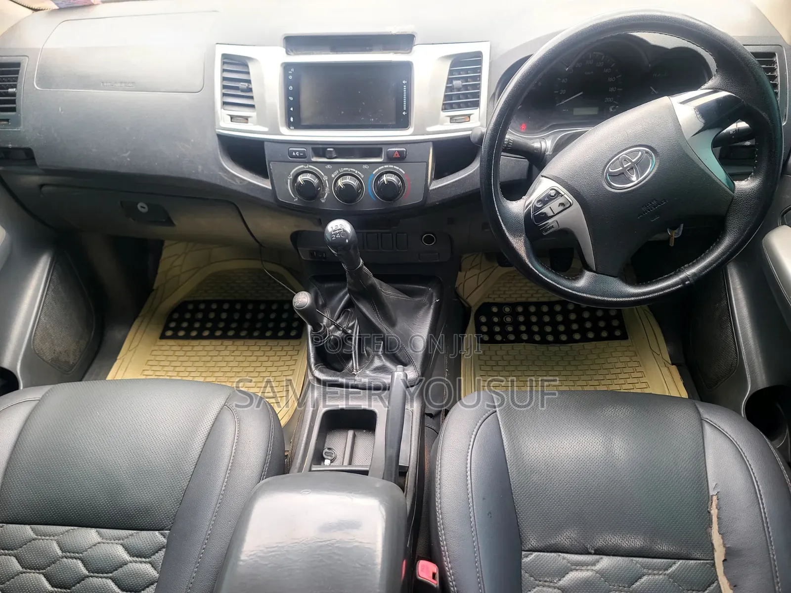Toyota Hilux 2011 Gold